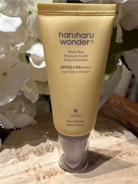 Haruharu wonder Black Rice Moisture Airyfit Daily Sunscreen SPF50+ PA++++ Cream